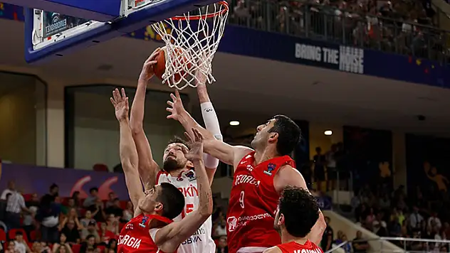 A Milli Basketbol Takımı, Avrupa Şampiyonası'ndaki ilk yenilgisini aldı
