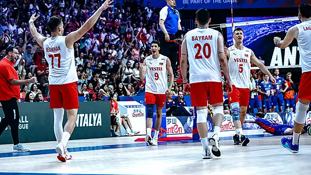 A Milli Erkek Voleybol Takımı, Hollanda'ya 3-2 mağlup oldu
