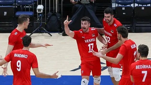 A Milli Erkek Voleybol Takımı, Hollanda'yı 3-1 yenerek tarihinde ilk kez çeyrek finale yükseldi