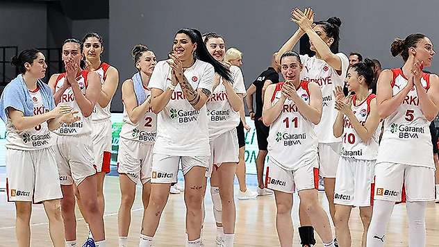 A Milli Kadın Basketbol Takımı hazırlık maçında Polonya'yı 92-64 yendi
