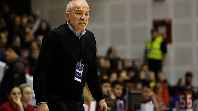 A Milli Kadın Basketbol Takımı'nda başantrenör Ekrem Memnun dönemi sona erdi