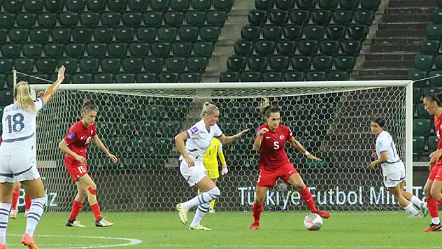 A Milli Kadın Futbol Takımı, İsviçre'ye 2-0 mağlup oldu
