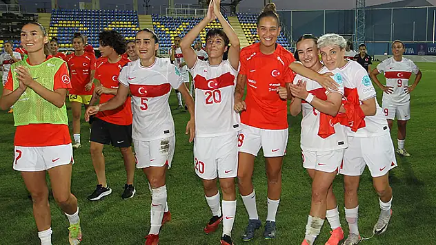 A Milli Kadın Futbol Takımı, Macaristan'ı mağlup ederek play-off'ları garantiledi
