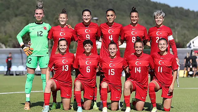 A Milli Kadın Futbol Takımı, özel maçta Azerbaycan'ı 2-0 yendi
