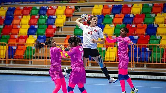 A Milli Kadın Hentbol Takımı galibiyetle başladı
