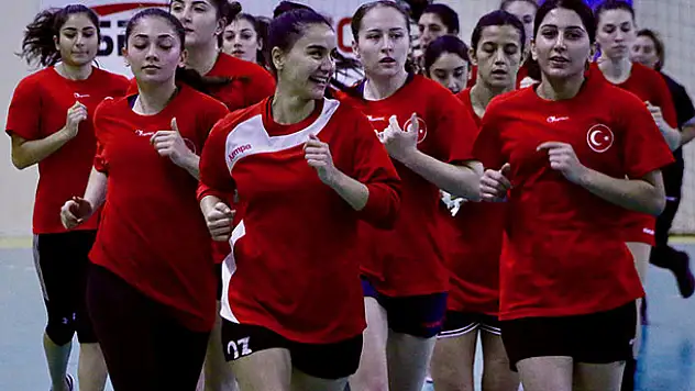 A Milli Kadın Hentbol Takımı hazırlıklarına başladı