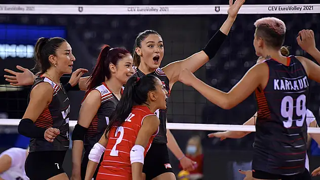 A Milli Kadın Voleybol Takımı 4'te 4 yaptı
