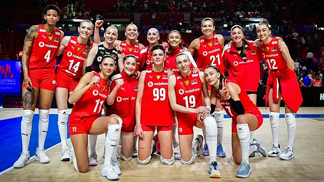 A Milli Kadın Voleybol Takımı, Milletler Ligi'nde finallere kalmayı garantiledi
