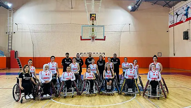 A Milli Takım Hakkari'de kampa girdi