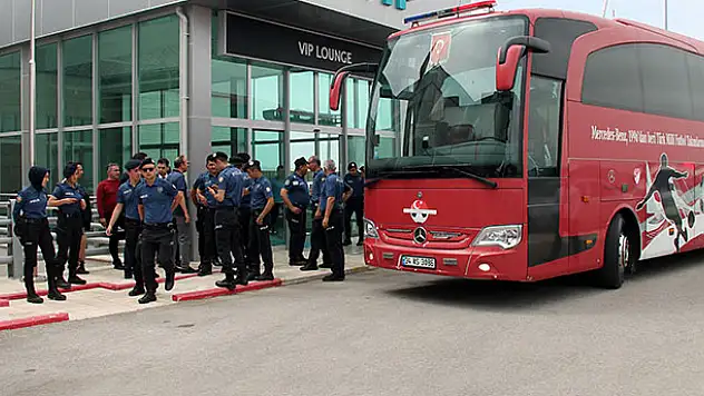 A Milli Takım, İzlanda'ya gitti
