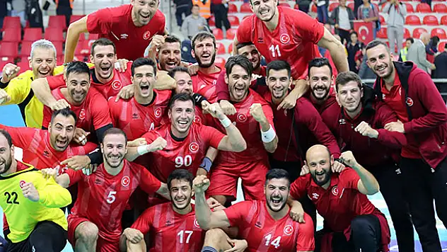 A Milliler rakiplerini bekliyor