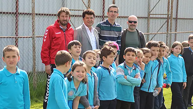 A. Selçukspor'a moral