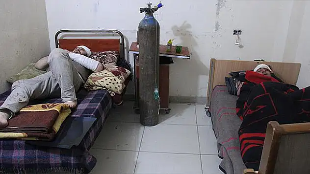 AA muhabirleri Halep'te trafik kazası geçirdi