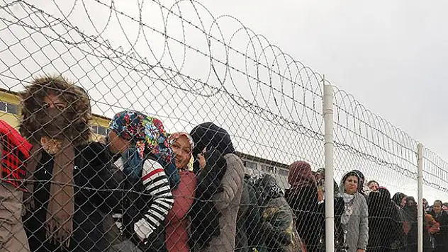 AB Komisyonu'ndan 'Suriyelileri alın' çağrısı