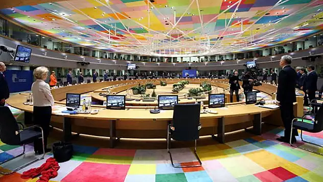 AB, kritik zirvede  Türkiye'ye yaptırım kararını erteledi