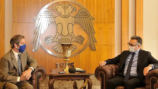 AB Türkiye Delegasyonundan Rektör Aksoy'a ziyaret
