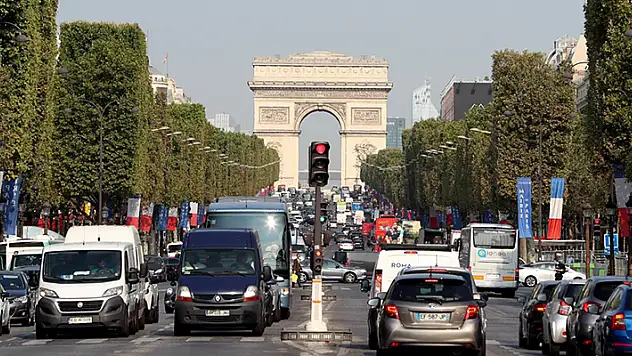 AB ülkeleri, 2035'te benzinli ve dizel arabaları yasaklamayı onayladı
