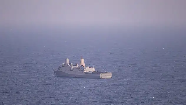 ABD bayraklı 2 ticari gemi Hürmüz Boğazı'ndan geçti
