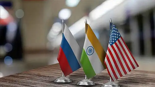ABD, Hindistan'ın Rus petrolü alımına geçici olarak izin verdi