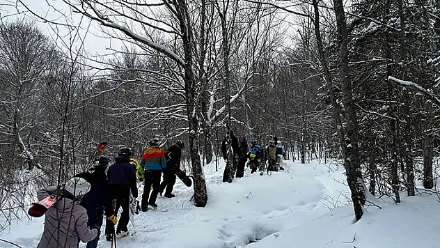 ABD'de kaybolan 23 kayakçı bulundu

