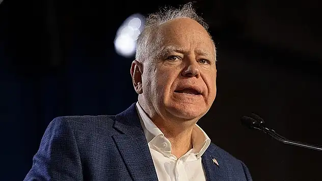 ABD'de Minnesota Valisi Walz'dan, ICE'nin bir kişiyi daha vurduğu olayla ilgili Trump yönetimine tepki