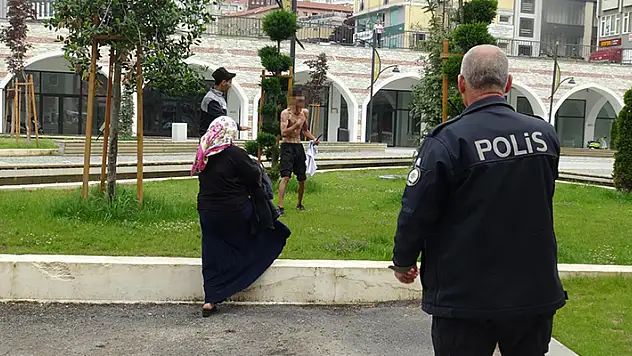 Aç kaldığını söyleyip bıçakla kendine zarar verdi, üzerine kayıtlı 1'i lüks, 6 araç çıktı
