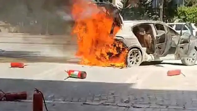 Açık bırakılan kablolar otomobili yaktı