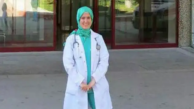 Acil serviste doktora kirli sedye yumruğu