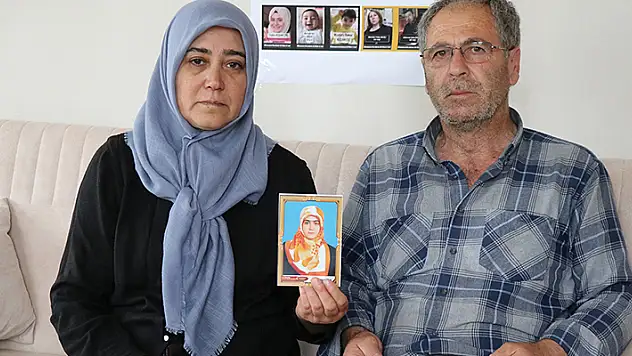 Acılı anne baba deprem sonrası bulunamayan kızı ve torunları için yardım istedi

