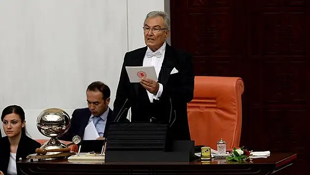 Açılış konuşmasında Baykal'ın dili sürçtü