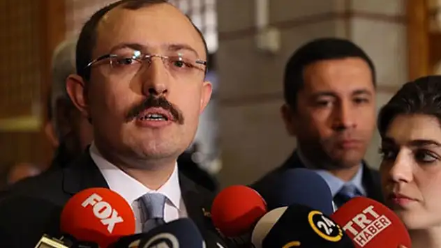 Adalar'da 30 derecede faytona koşturulan atlar yürekleri sızlatıyor
