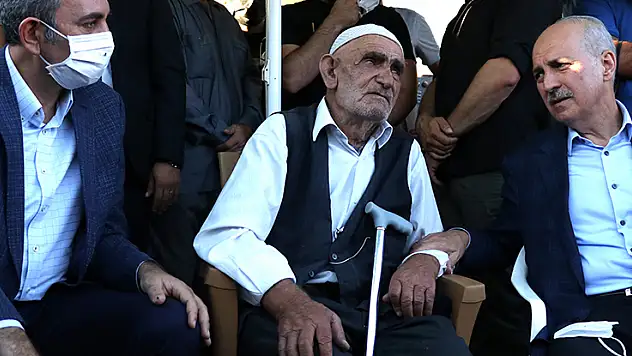 Adalet Bakanı Abdulhamit Gül, Konya'da silahlı saldırıda öldürülen 7 kişinin yakınlarına taziye ziyaretinde bulundu
