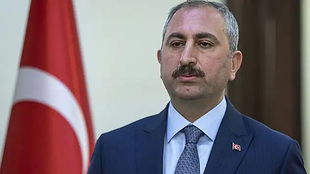 Adalet Bakanı Gül: Duruşmaların ertelendiği tarih 15 Haziran'a kadar uzatılmıştır