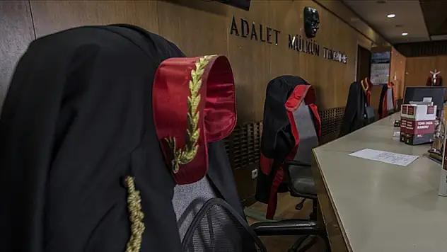 Adalet Bakanı Tunç'tan 1000 hakim ve savcı yardımcısıyla ilgili sınav ilanının yayımlandığını bildirdi
