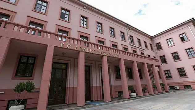 Adalet Bakanlığı: Karantina tedbirlerine uymamak suçtur