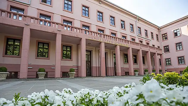 Adalet Bakanlığına 64 sözleşmeli personel alınacak
