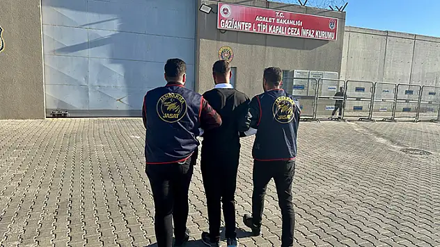 Adam öldürme suçundan aranan firari şahsı jandarma yakaladı
