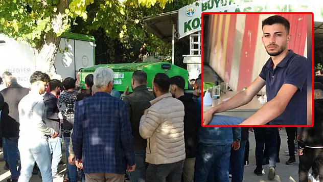 Adana'da 17 yaşındaki genç katil olurken, 19 yaşındaki genç toprağa verildi
