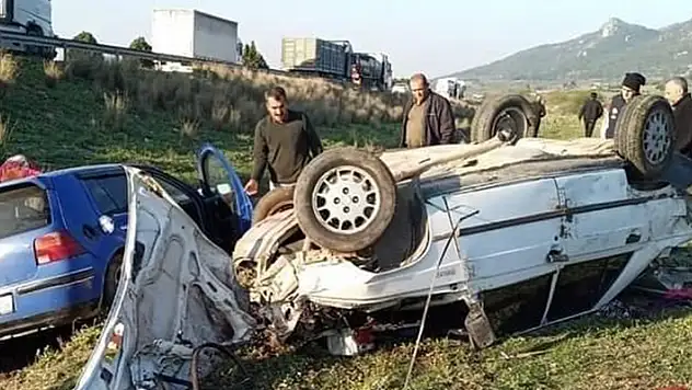 Adana'da aynı yöne giden otomobiller çarpıştı: 2 ölü, 4 yaralı