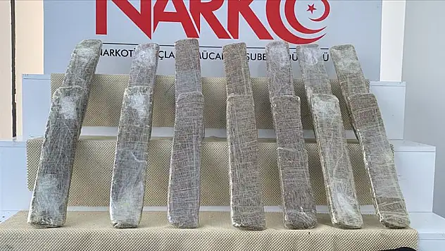 Adana'da beşiğe saklanmış uyuşturucu ele geçirildi