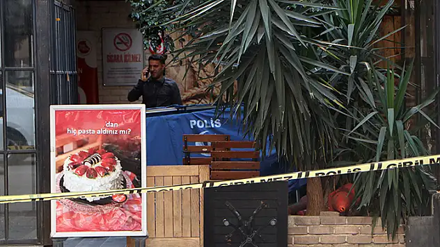 Adana'da bir erkek barışma teklifini reddeden eski sevgilisini tabancayla öldürüp intihara kalkıştı
