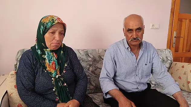 Adana'da bir kadın kendilerini 'savcı' olarak tanıtan dolandırıcılara 120 gram altın ile evini kaptırdı
