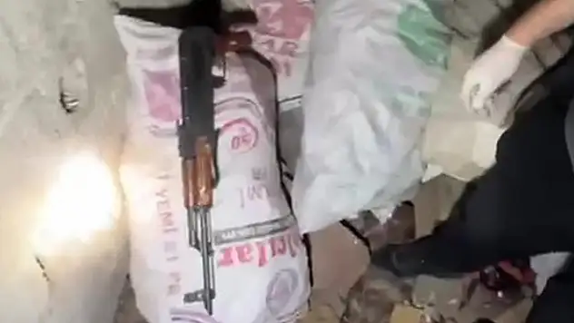 Adana'da çuvalların arasında uzun namlulu silah ele geçirildi
