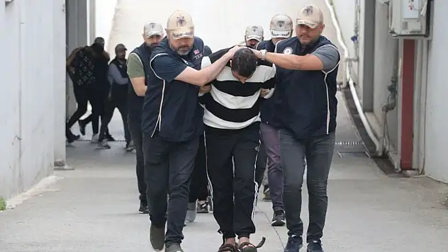 Adana'da DEAŞ operasyonu: 16 gözaltı, 6 tutuklama