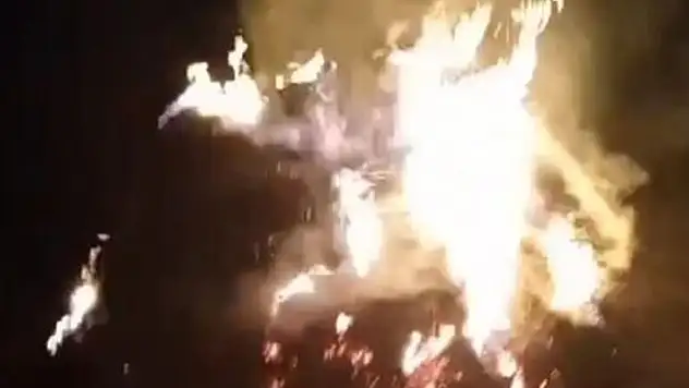 Adana'da ekin yığınları küle döndü
