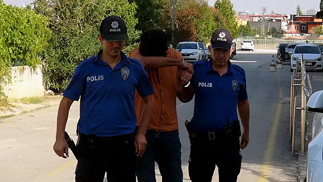 Adana'da eşi direksiyon sınavını geçemeyince görevli öğretmenin burnunu kıran şüpheli tutuklandı
