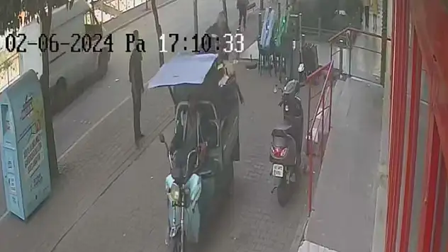 Adana'da garip hırsızlık: Motosikleti sahibiyle birlikte çaldılar
