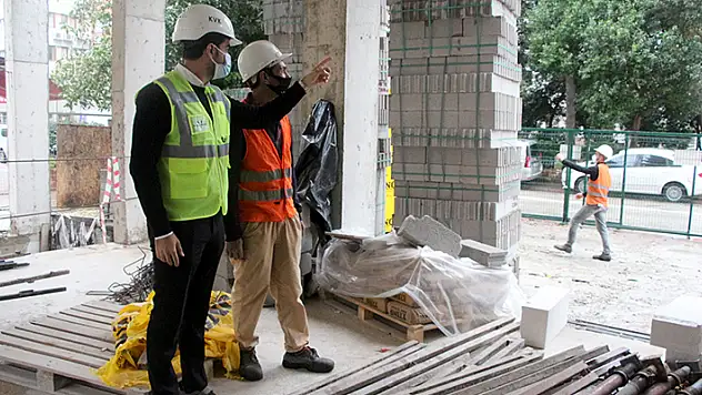 Adana'da günlüğü 1500 liraya çalışacak inşaat işçisi bulunamıyor

