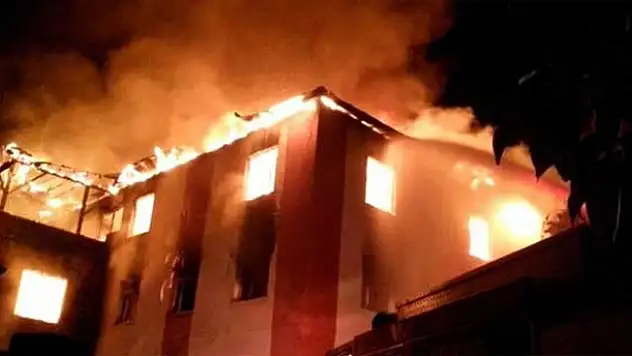 Adana'da kız öğrenci yurdunda yangın: 1 görevli ve 11 öğrenci hayatını kaybetti