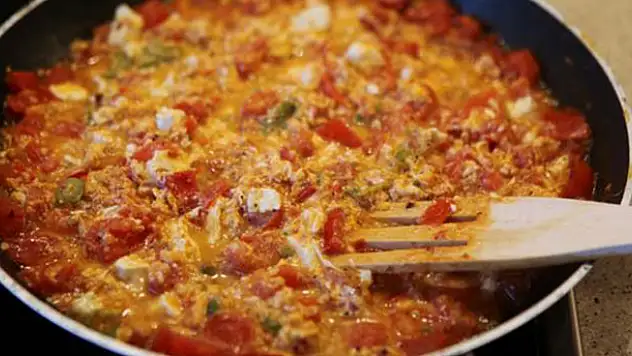 Adana'da menemen yiyen 4 kişi öldü